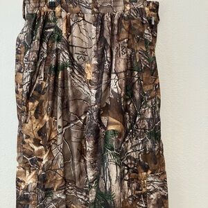 Cabela’s Real tree Men’s Size Medium Camo Hunting Pants Side Zipper